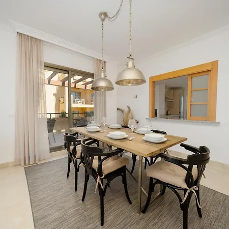 Apartamento Penthouse With Stunning Sea&mountain Views In Benahavís