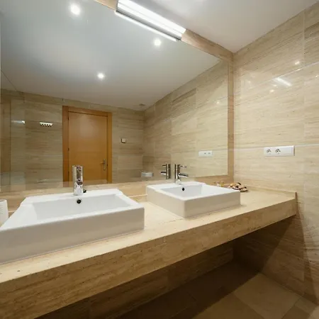 Apartamento Penthouse With Stunning Sea&mountain Views In Benahavís *